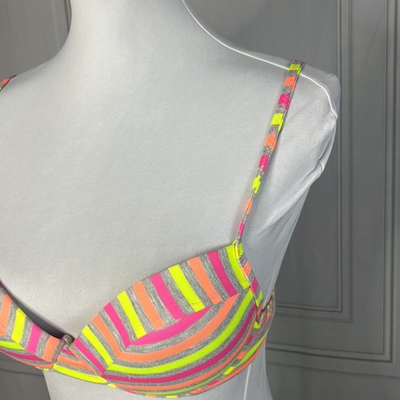 Neon swim top🖤 - Picture 3 of 6